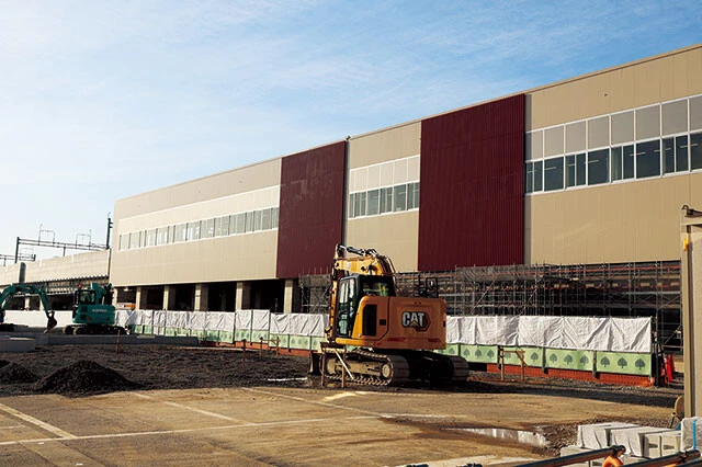 工事入札に2度失敗し、完成は秋頃の予定