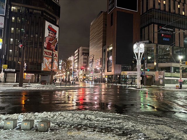 雪が残る深夜のすすきのでウーバーイーツ配達をしました