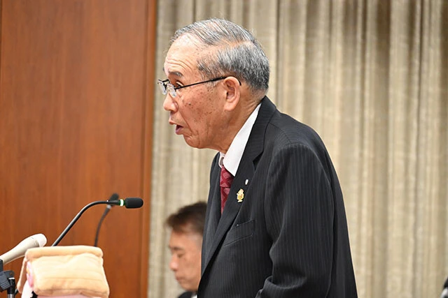 現在、5期目(就任から19年目)の小坂泰久町長。2021年の前回選挙では無投票で当選した