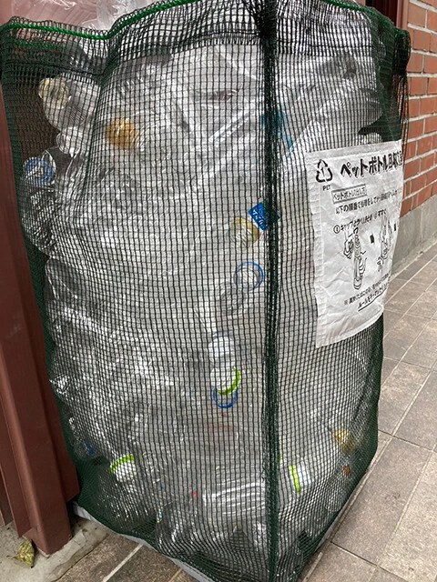 みんなのラベルをはがし続けていたら半年後、みんなはがしてくれるようになりました