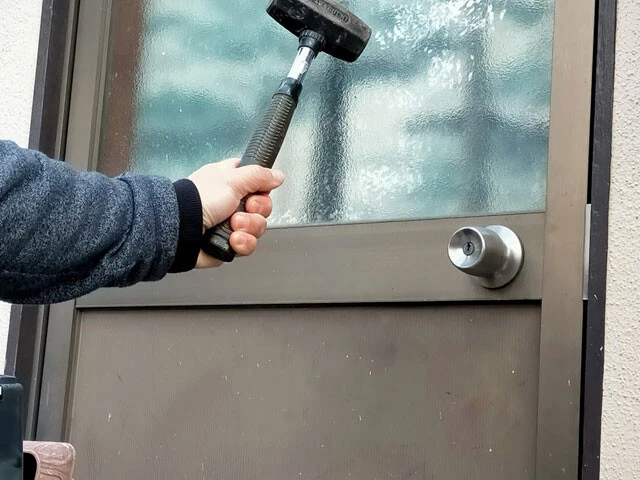 タンス預金の増加は、近年増加している押し込み強盗の温床となる危険性も指摘されている