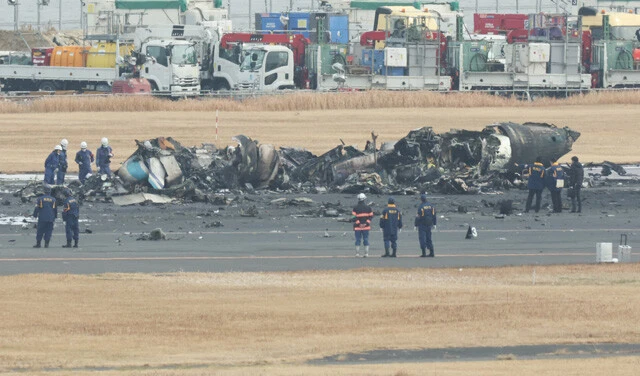 JAL機と衝突した海保機は爆発・炎上し、乗員5人が死亡。唯一脱出できた機長も重傷を負った