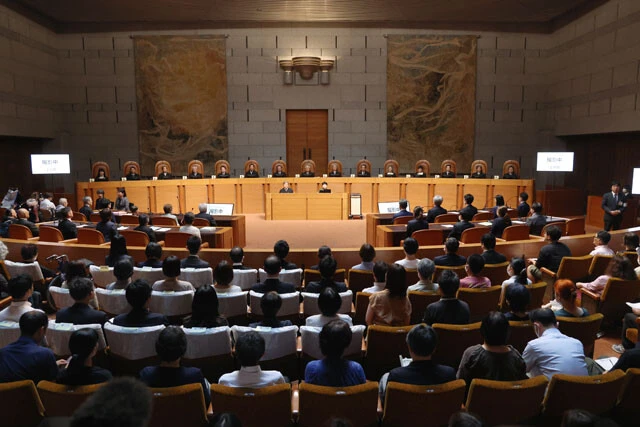 最高裁裁判官「国民審査」ガイド！　6人全員の過去の判決から見えた信条や人柄とは？