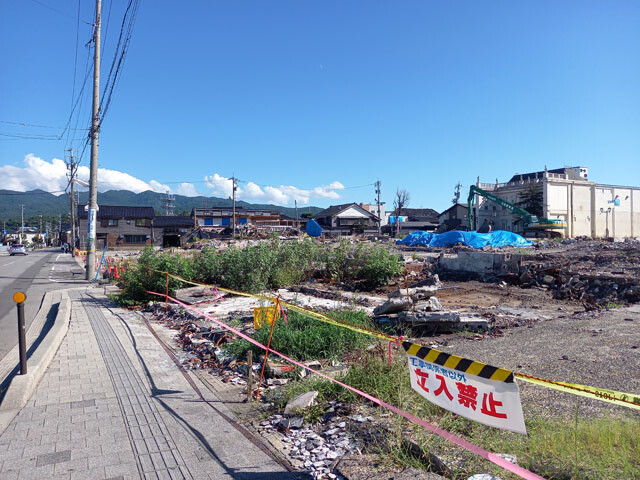 地震後の火災で焼失した輪島の朝市通り。関係者以外立ち入り禁止の状態が続く