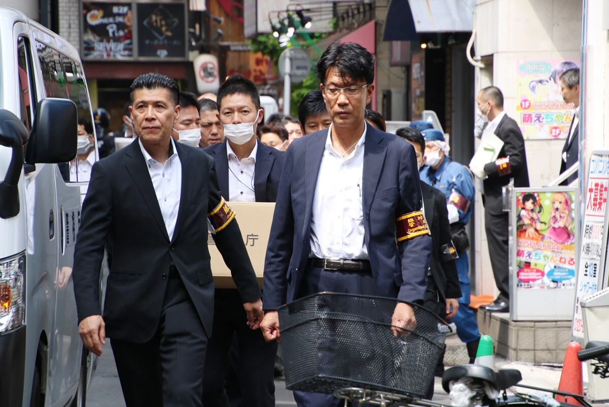 2019年、住吉会二次団体「幸平一家」下部組織の事務所を家宅捜索した警視庁捜査員