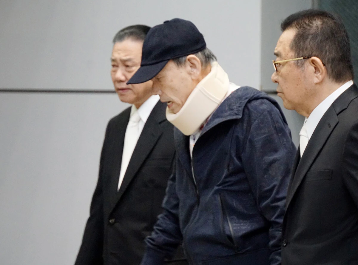 2019年10月、刑務所を出所した直後の高山清司若頭(中央)