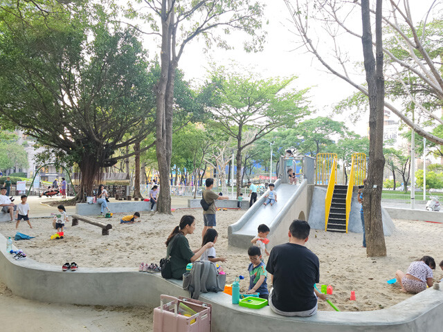 台湾。公園で遊ぶ子供たちの姿（写真提供／河浦美絵子氏）