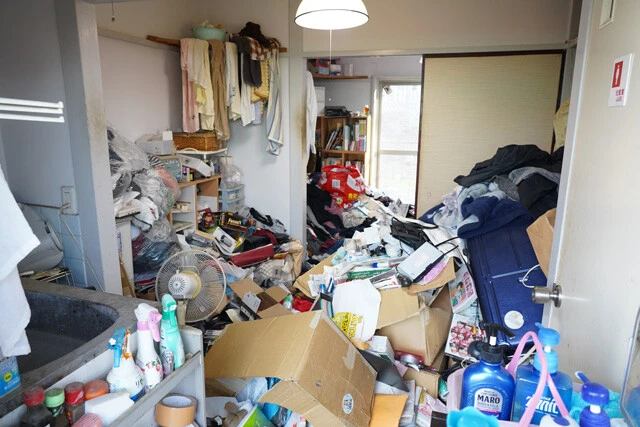 ごみ屋敷からお宝がザックザク!?　15年間放置されたごみ屋敷を"お片付け芸人"に片づけてもらった！