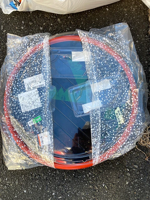 お正月近辺には、こういうゴミがよく出ます。家で贅沢を楽しんでますね