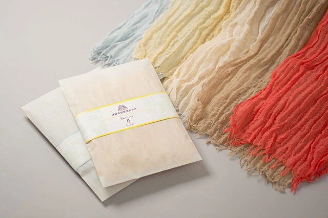 麻福が販売するヘンプ製のストール。「伊勢・外宮参道みやげ」としても売られている。写真提供／麻福