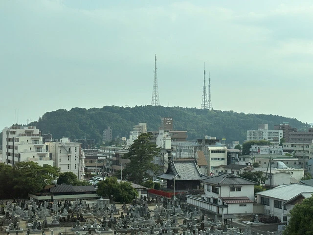 東京方面から仙台に新幹線で向かうと左手に見えてくるのが「大年寺山」。地震によって隆起した山だ