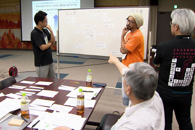 能登半島地震後に立ち上がった「復興未来づくり会議」の様子。町民の活発な議論を町長は傾聴。以前では想像もつかなかった光景だそうだが、この場で出たアイデアが実現されるか否かはこれからの穴水町次第だ