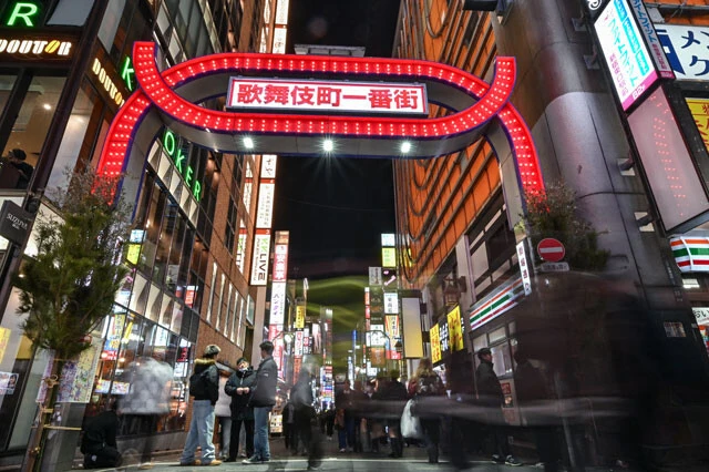 新宿・歌舞伎町の悪質ホストが、多額の売掛金を抱えた女性を風俗店に派遣。その斡旋をしていたアクセスの幹部が摘発された