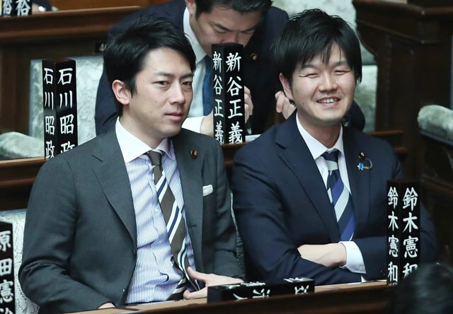 小泉前農相（左）が「消費者のほうを向いたコメ農政」への転換を目指して打ち出した改革案を、鈴木農相（右）が引き継ぐ気配はない