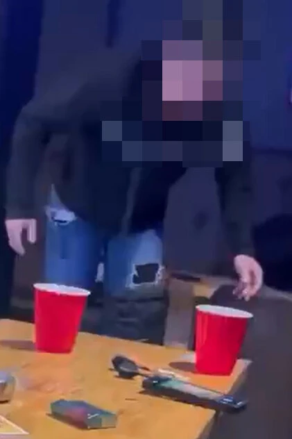 エトミデートを吸ってふらつく男。取材した15歳の少年「リク」から動画を見せてもらった