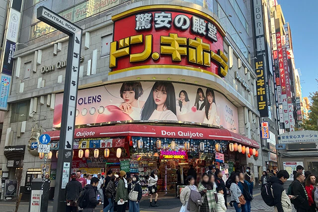外国人観光客でにぎわうドン・キホーテ新宿歌舞伎町店。かつて主流だった中国人客はかなり減った
