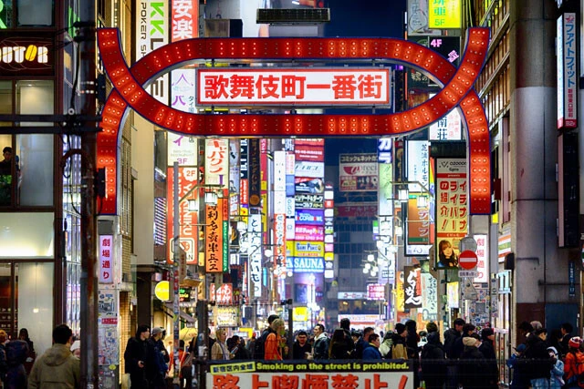 ナチュラルも根城としていた新宿歌舞伎町。風俗店と警察の癒着も長らく囁かれてきた街である