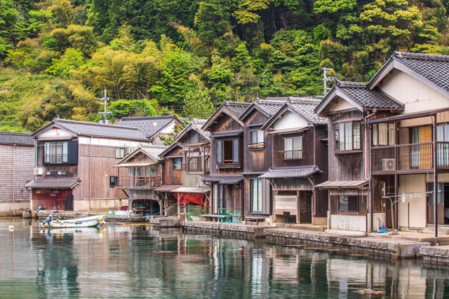 外国人観光客急増による地域住民への迷惑行為も報告されている京都府伊根町の集落