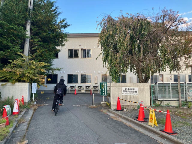 10月28日正午頃、クマが出没した岩手大学。翌朝まで構内に居座っていたとみられる