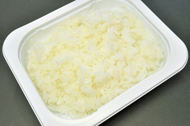 パックご飯も続々値上げ。サトウ食品はこの10月に約11～29％、越後製菓も7月に約11～38％の値上げを行なった（写真はイメージ）