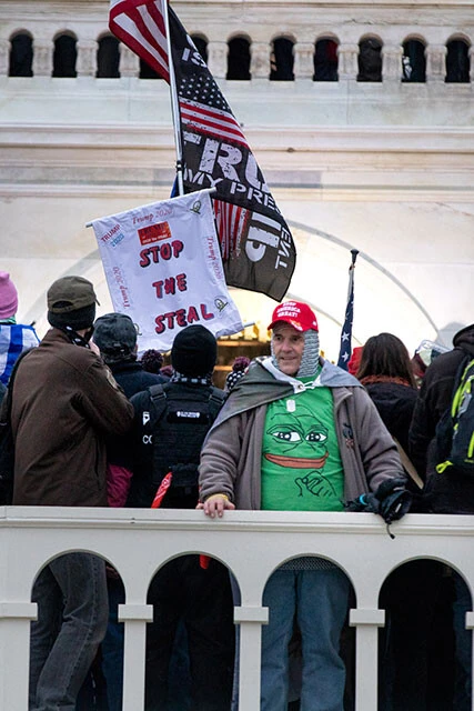 2021年、アメリカ連邦議事堂に乱入したトランプ支持者も「カエルのペペ」のTシャツを着用していた。われらのポケモンも陰謀論に利用される日が来てしまうのか......?