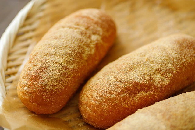 外米の導入が難しい学校給食ではご飯メニューの回数が減り、その分パンやパスタが主食の日が増えているという