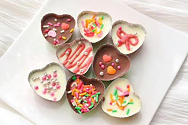 SNSでバズった＂平成女児チョコ＂。平成時代の手作りバレンタインチョコのイメージが「懐かし新しい」と話題になった（写真提供／朝比奈ひかり氏）