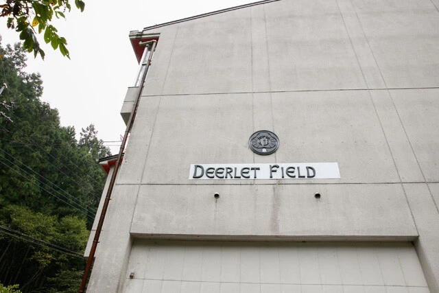 ディアレットフィールド醸造所（埼玉県）　ディアレットは小鹿、フィールドは野。組み合わせて「小鹿野」。ロゴデザインの基は旧町立倉尾中学校の校章