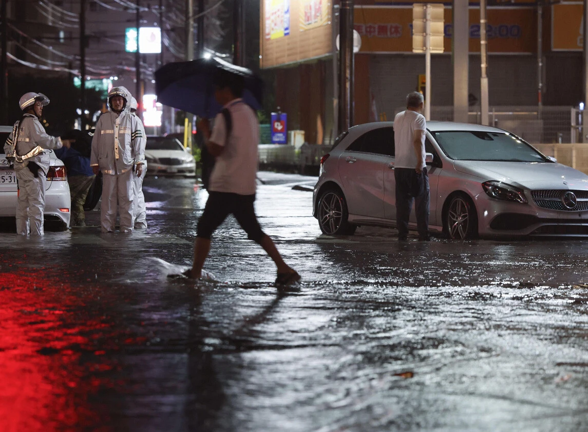 逆走ノロノロ台風が過ぎた後も台風一過の晴天とはならず、大雨が降り続いていた