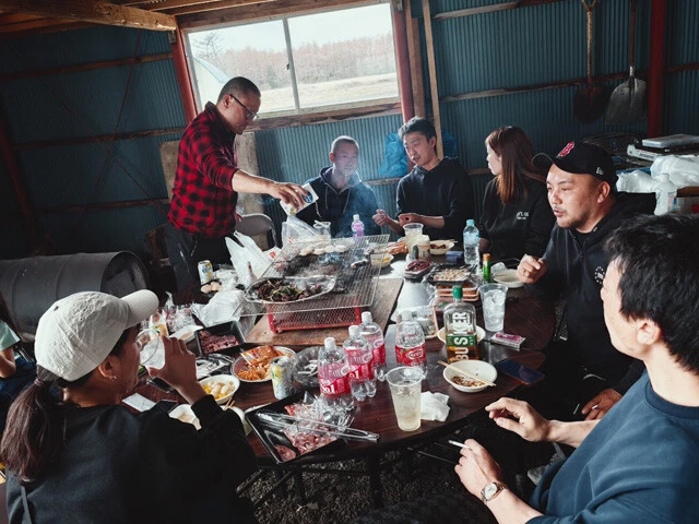 小林さんが振る舞ったジビエ料理。猟師でもある筆者が「これまで食べた鹿肉との違いは歴然だった」と驚くほど臭みがなく、柔らかな味わいだったという