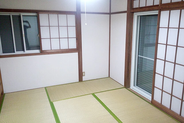 《千葉県横芝光町》吉川さんが一昨年まで住んでいた千葉県横芝光町の賃貸物件。九十九里海岸は徒歩圏内、横芝駅へは車で約15分。家族で十分に暮らせる4DKの間取りで、家賃は4.5万円！　現在は近隣に5000円で購入した別荘を所有