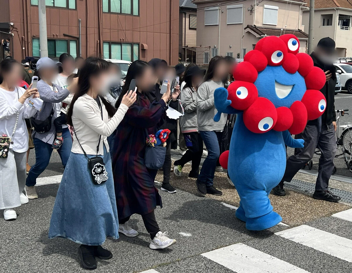 人気が衰えないエキスポ2025の公式キャラクター「ミャクミャク」