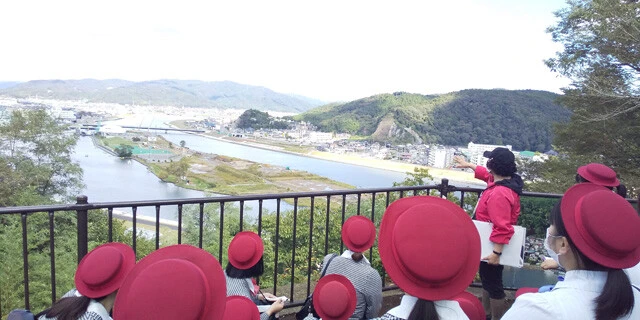 語り部ガイドだけでなく、大川小学校や門脇小学校、津波伝承館などをガイドする活動を行なっている