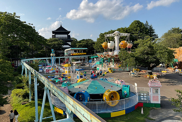動物園と遊園地、プールが一体化した宇都宮動物園。今夏から、水着で園内を移動できるようにした