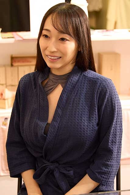 「『嫁に迎える』くらいの気持ちで買ってほしいです」（蓮実クレア）