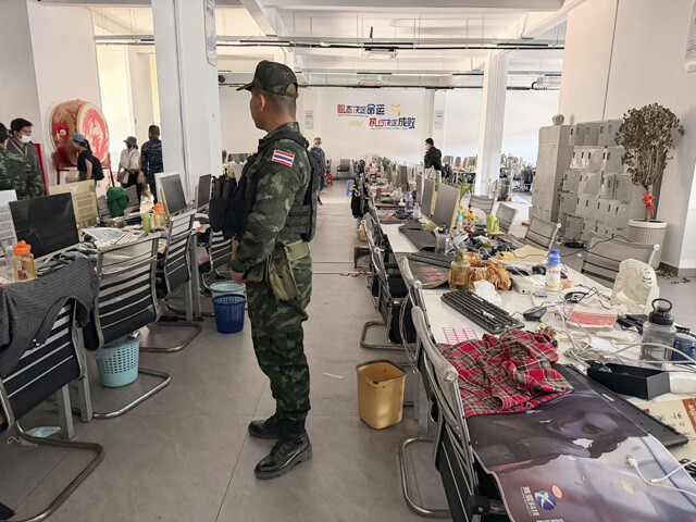 タイ東北部の詐欺拠点だった建物の内部。主に中国系マフィアが管理する同様の施設は東南アジアに点在し、日本人も働かされている
