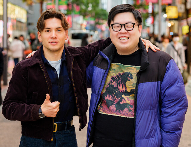 （左）アメリカ人YouTuberのニックさんと（右）中国人YouTuberのポーちゃん