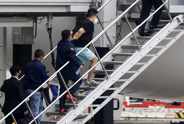 2023年2月、特殊詐欺グループの主犯格とされる今村磨人被告が潜伏先のフィリピンから日本行きの飛行機に連行される瞬間