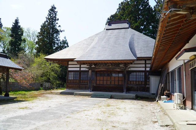 光明寺が兼務する浄運寺。こちらも窃盗未遂の被害に遭っている。無住寺が増えればこうした金銭的被害も増加する