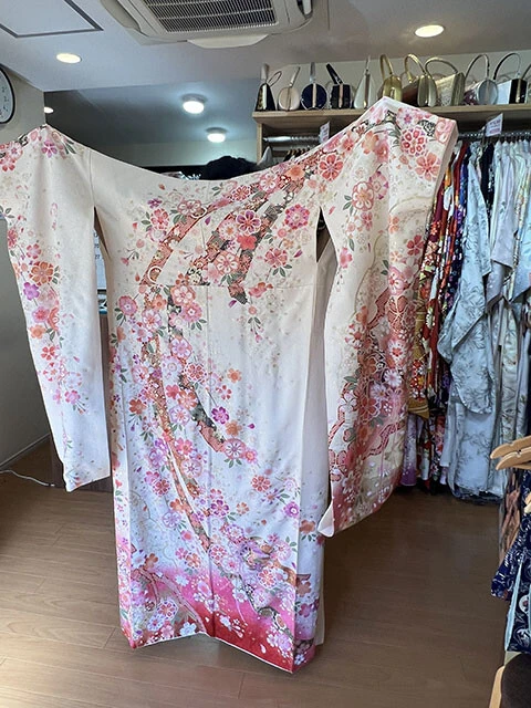 京都・清水寺の近くにあるレンタル着物店の和華は売り上げ激減。それでも前向きなPR施策を進めている