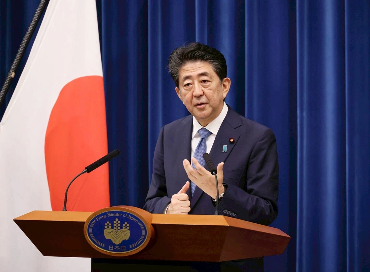 持病の再発を理由に退任する直前の安倍晋三元首相。長期政権の最後の仕事として推し進めた政策のひとつが、コロナ禍での200兆円規模の経済対策だった