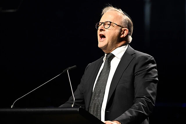 オーストラリアのアルバニージー首相は、「SNS禁止法によって子供の暮らしが変わる」と成果を強調した