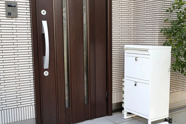 補助金の投入などの施策もあって、戸建てにも宅配ボックスが浸透しつつあるが、「使えない宅配ボックス」が多すぎるという