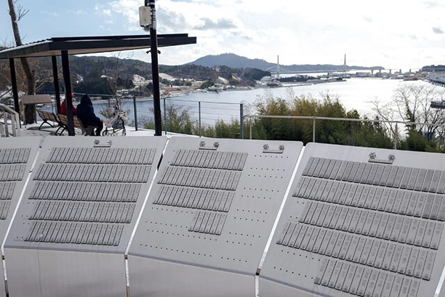 【2026年・宮城県気仙沼市】復興祈念公園。銘板には震災で亡くなった方の名前が刻まれている