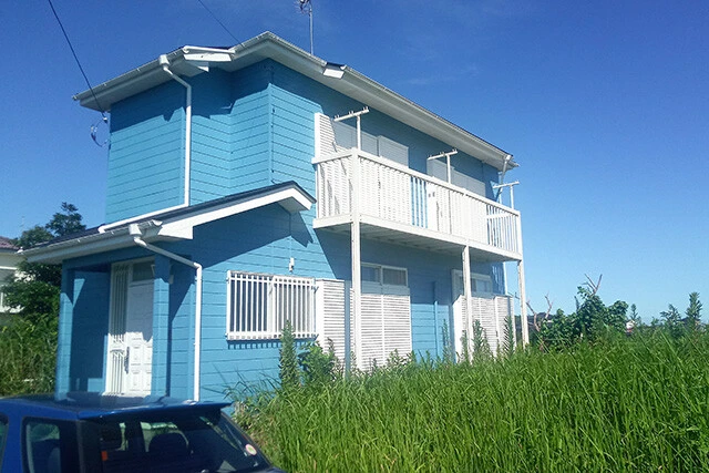 《千葉県横芝光町》吉川さんが一昨年まで住んでいた千葉県横芝光町の賃貸物件。九十九里海岸は徒歩圏内、横芝駅へは車で約15分。家族で十分に暮らせる4DKの間取りで、家賃は4.5万円！　現在は近隣に5000円で購入した別荘を所有