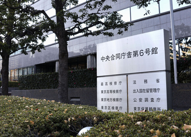 東京都千代田区にある、出入国在留管理庁が入る合同庁舎。本庁のほか、外国人の不法な出入国を取り締まるための管理局・支局・出張所が日本国内に点在する（写真／共同通信社）