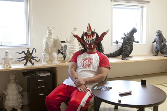 自作した怪獣フィギュアでいっぱいのライガー部屋