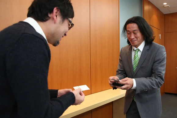 本誌ライターと名刺交換。GMとしてこんな仕事も増えてきた?