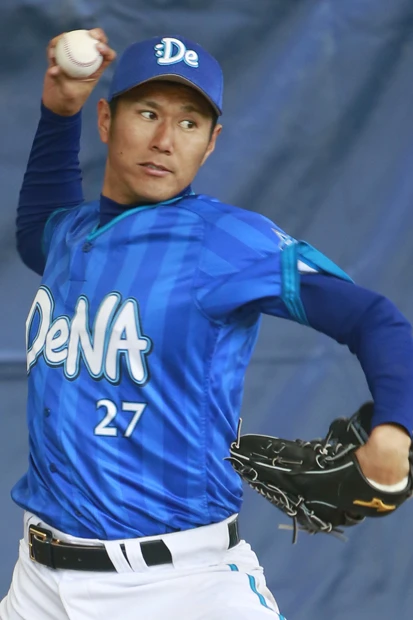 貴重な先発ローテーションとして、今季チームに加わった尚成（高橋尚成・上）と久保（下）。彼らに加えて、三浦、藤井ら経験豊富なベテラン勢と、三嶋、井納、ルーキー三上ら若手投手陣がシーズン通して働いてくれれば、まさかの“投手王国ベイスターズ”が誕生か！？