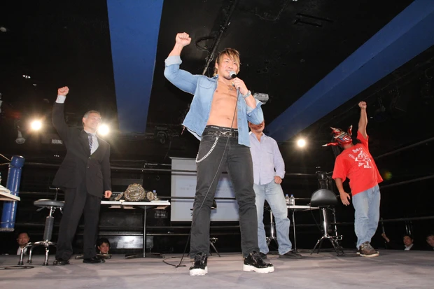 シメはもちろん、棚橋選手のキメ台詞「愛してま～す！」